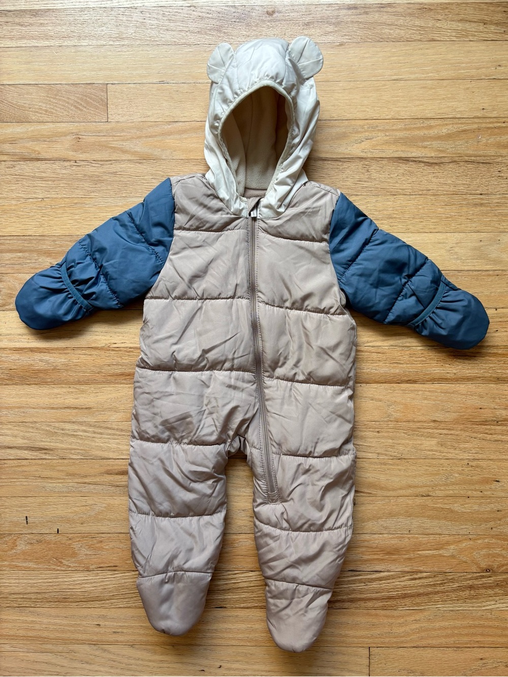 Old Navy baby snowsuit 6-12 months